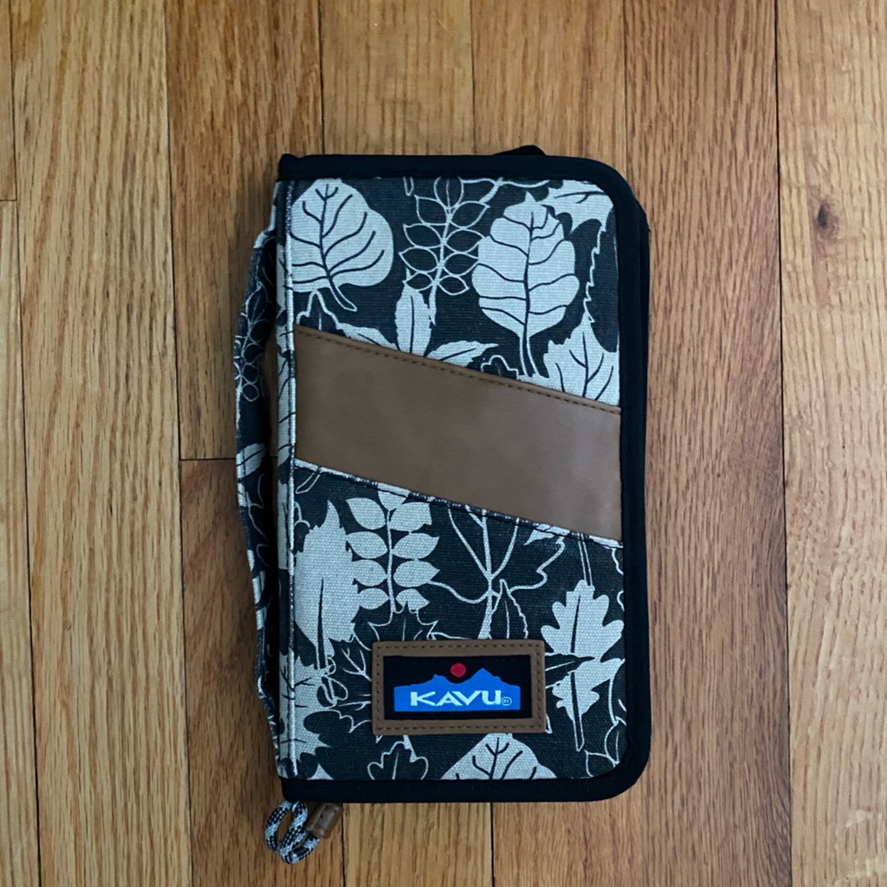 Kavu Leaf Pattern Phone Case with Brown Accent